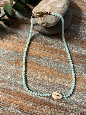 Seafoam tiny Amazonite Beaded Cowrie Pendant Necklace - Unbranded